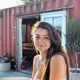 Dall'esterno sembra un container navale qualsiasi, ma aspettate di vedere l'interno!