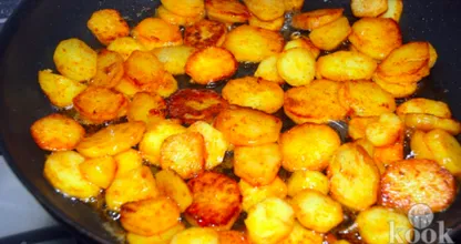 This is how you'll make sure your potato slices end up super crispy! Such an easy trick!