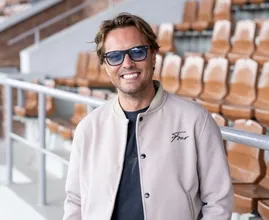 Bas Smit haalt in een dag 23.000 euro op voor Stichting Ambulance Wens