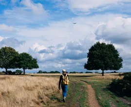 Met deze tips is het heerlijk om in je eentje te wandelen