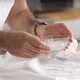 Bleek gebruiken om kleding te witten? Dit is de beste manier om dat te doen