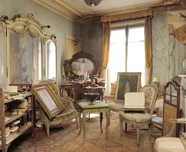 This apartment was abandoned 70 years ago and it's like taking a peek into history! Amazing!