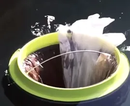 Schwimmender Mülleimer filtert bis zu 20 kg Plastik und Mikroplastik aus dem Ozean!