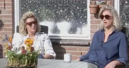 Kijkers Steenrijk, Straatarm niet te spreken over 'rijke' vriendinnen
