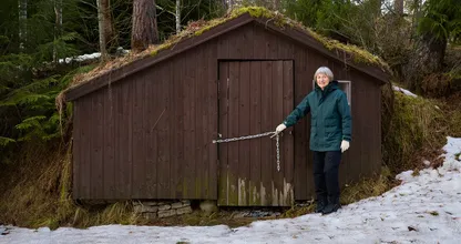 Frau öffnet nach Jahren die Schuppentür - was sie darin schlafend vorfindet, lässt sie erstarren