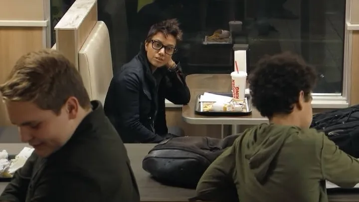バーガーキングでいじめられていた少年に対する他の客の反応が衝撃的