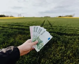 Miljoenen werknemers krijgen vakantiegeld niet uitbetaald dit jaar
