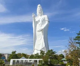 Amazingly Large Statues Found Around The World
