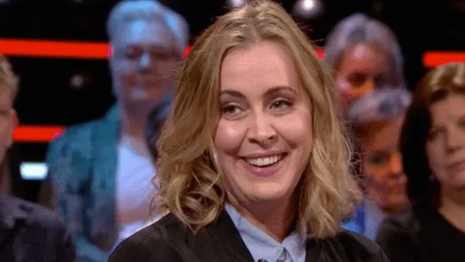 Fans in de war: heeft Anouk nu wel of niet haar nek laten vol tatoeëren?