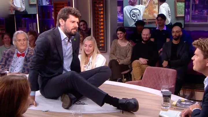 Beau reageert op tafelplakker: ‘Eng dat je niet weet wat er gebeurt’
