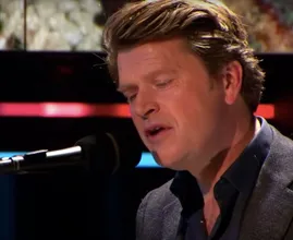 Beau raakt kijkers DWDD met emotioneel optreden