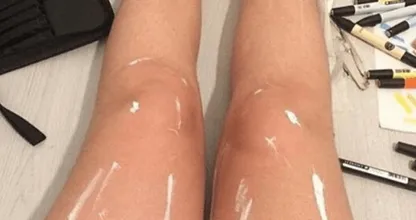 DEZE foto gaat viraal op het internet! Wat klopt er niet aan deze benen?