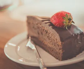 Onderzoek wijst uit: taart eten als ontbijt helpt bij afvallen
