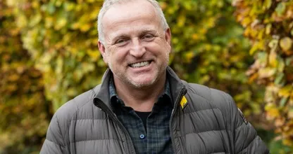 Kijkers Down the Road vol lof over presentator Gordon