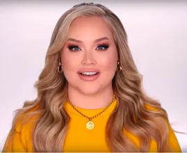 Nikkie de Jager onthult in nieuwe make-upvideo: 'Ik ben transgender'