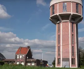 Architect tovert oude watertoren om tot een waar paleisje