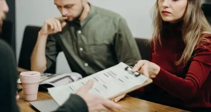 Loonkloof: vrouwen verdienen gemiddeld 5000 euro minder dan mannen