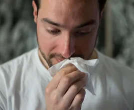 Mit diesen 5 Tipps bist du deine Erkältung innerhalb von 24 Stunden wieder los.