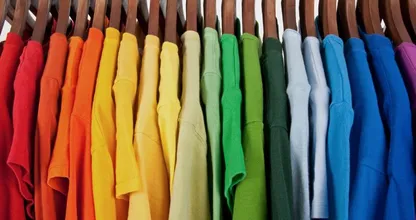 Das sagt die Farbe deiner Kleidung über deine Persönlichkeit.