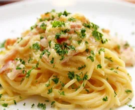 Du suchst nach einer gesunden Pasta Carbonara? Hier hast du sie!