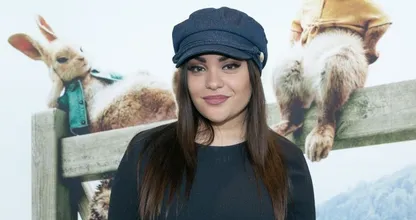 OG3NE-zangeres Shelley verrast volgers met bikinfoto