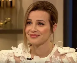 Victoria Koblenko onder vuur door foto van haar zoontje in zwembad