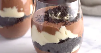 Dieses verlockende Oreo-Baileys Dessert wirst du Schicht für Schicht auskosten!