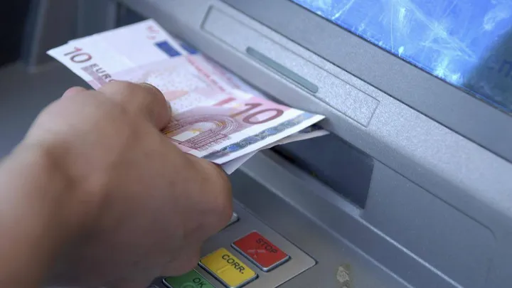 PAS OP! Criminelen hebben een zeer geniepige nieuwe truc om je geld afhandig te maken!