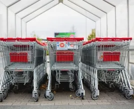 Kun je een winkelwagentje nou beter desinfecteren of niet?