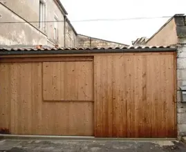 Myślisz, że to zwykły garaż, ale poczekaj, aż zobaczysz jego wnętrze!