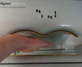 Dit is waarom handdrogers op het openbaar toilet hartstikke smerig zijn