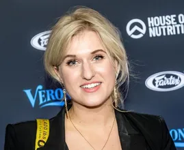 Britt Dekker trakteert Instagram-volgers op kiekje van afgetrainde lichaam