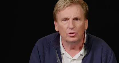 Henny Huisman diep gekwetst na een scheldpartij door een 9-jarig jongetje: "Ik kreeg tranen in mijn ogen"