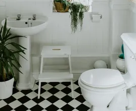 Stinkende wc? Met deze tips ben je daar zo van af