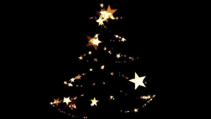 Zo laat je je kerstboom zo mooi mogelijk schitteren