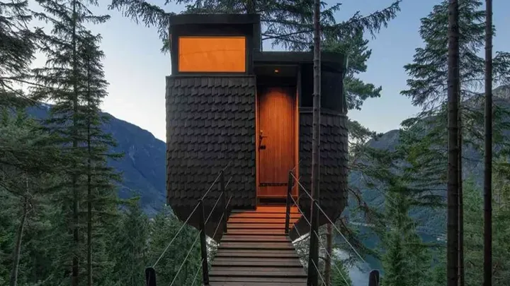 This 27-year-old lady is living in a house of only 150 sq. ft., but when you see the inside you’ll want to live there!