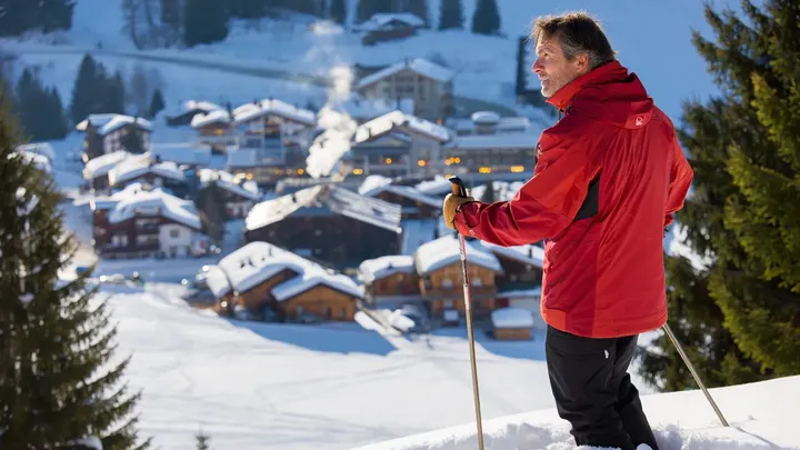 Raven Shows Lost Skier the Way to Safety
