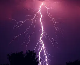 KNMI waarschuwt met code geel: vanmiddag hevige regen en onweersbuien