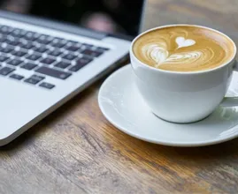 Waarom je nooit koffie voor het ontbijt moet drinken
