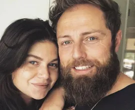 Roxeanne Hazes deelt emotioneel bericht over het moederschap: ‘Alle clichés zijn ineens waar’