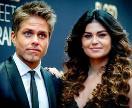 Daar is-ie dan: de herenigingsfoto van Roxeanne en André Hazes