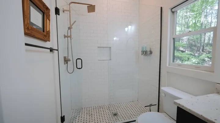 This 87-year-old lady is living in a house of only 290 sq. ft., but when you see the inside you’ll want to live there! 