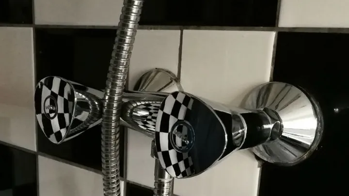 So wirst du Schimmel im Badezimmer wirksam und schnell los