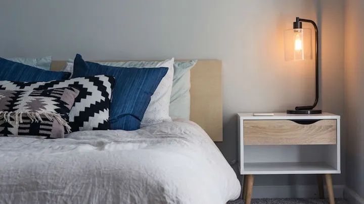 Dit is waarom je je bed in de ochtend juist moet opmaken