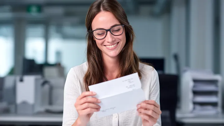 "Senhora, esses gêmeos não vão embora", disse a mulher sem-teto do lado de fora do orfanato - e tudo mudou