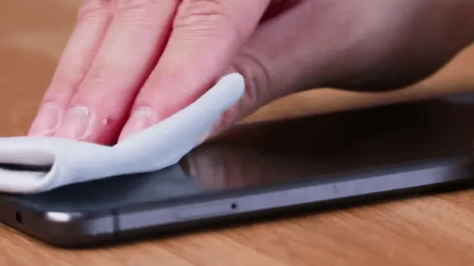 Telefoon schoonmaken? Voorkom dat je déze veelgemaakte fout maakt