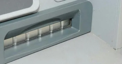 Zie jij de camera op deze foto? Criminelen hebben een nieuwe manier om je pincode te ontfutselen!