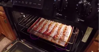 Don't want to clean your oven after every use? With these tips it'll stay clean even when you're using it!