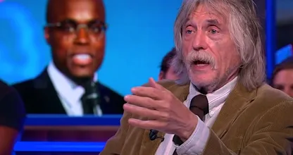 Johan Derksen na misplaatste grap Jandino: 'Lachend leeghoofd'