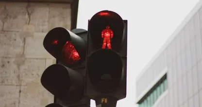 Wow: zo lang wacht je in je leven dus voor een stoplicht